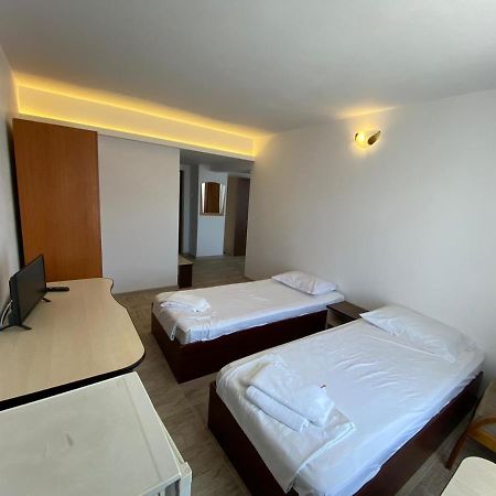 Hotel Gorj Târgu Jiu Exteriör bild