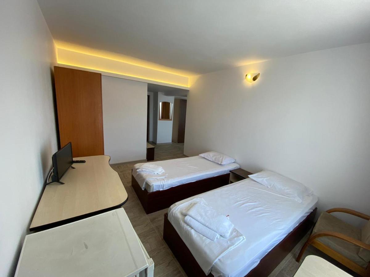 Hotel Gorj Târgu Jiu Exteriör bild