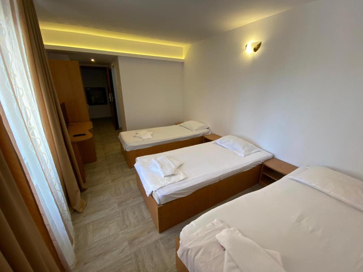 Hotel Gorj Târgu Jiu Exteriör bild